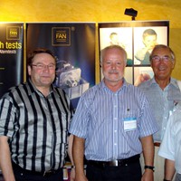 Am Stand von FAN Leipzig: Dr. von Unruh, Prof. Wutzke, Dr. Fischer, Prof. Krumbiegel, Dr. Strauch